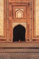 Woman at mosque of Taj Mahal.