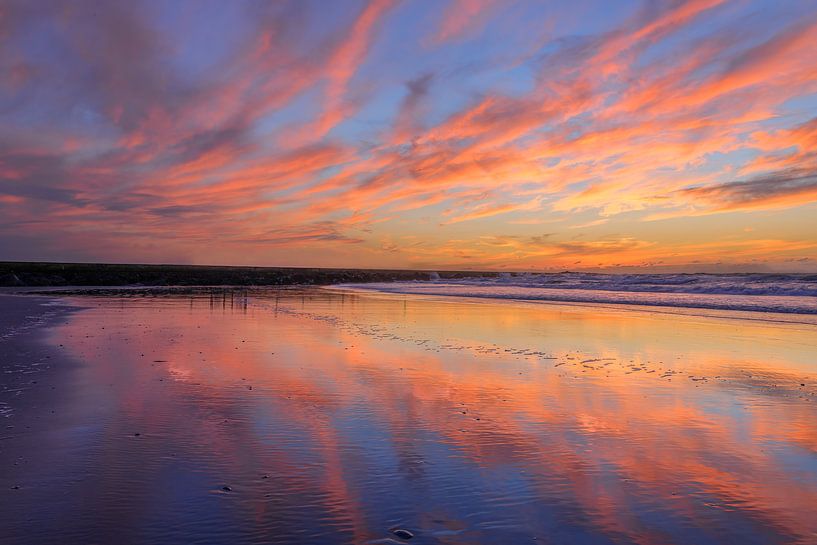 Sonnenuntergang Hook of Holland Beach. von delkimdave Van Haren