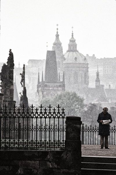 Hier sind die Nachrichten, Prag 1987 von Xlix Fotografie