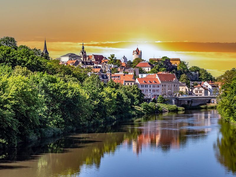 Panoramablick über die Stadt Bernburg in Sachsen-Anhalt bei Sonnenuntergang von Animaflora PicsStock