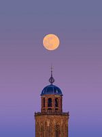 Supermoon au-dessus du Lebuinustoren à Deventer