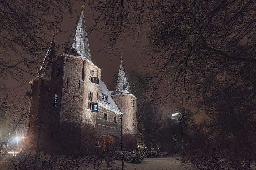 Broederspoort à Kampen pendant une froide nuit d'hiver par Sjoerd van der Wal Photographie