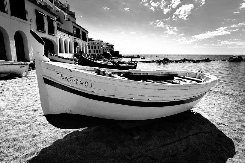 Fishing boat (black and white) by Rob Blok