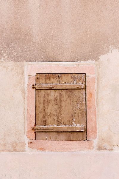 Wooden window in pastel blush pink wall | Travel photography photo print France by Milou van Ham
