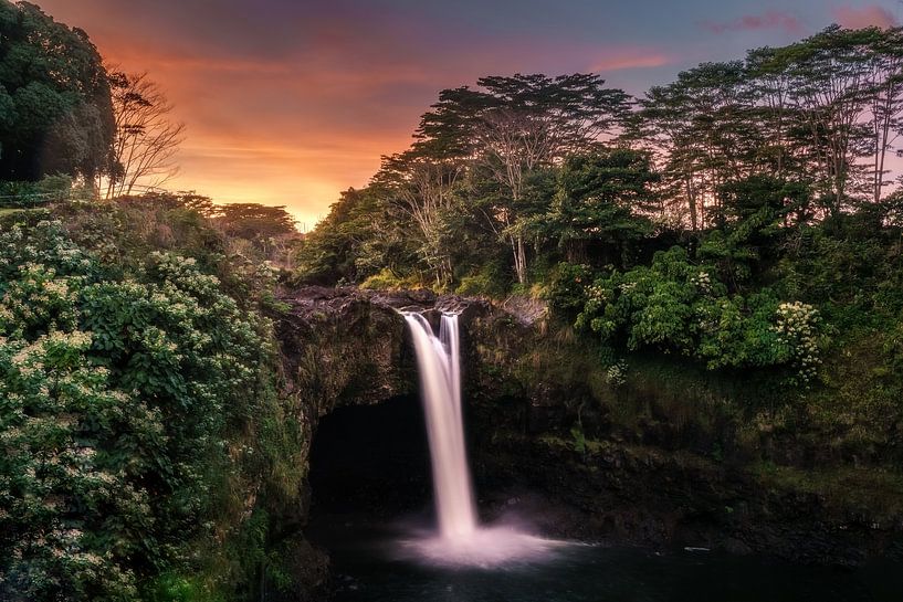 Rainbow Falls by road to aloha