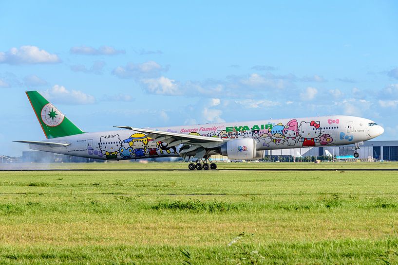 Boeing 777 d'EVA AIR en livrée Hello Kitty Sanrio Family. par Jaap van den Berg