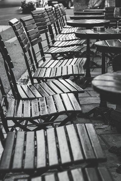 Nur eine Terrasse in Frankreich von Elly de Vries