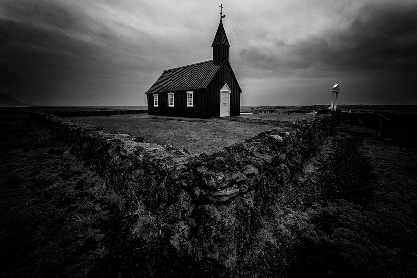 Schwarze Kirche (Búðir) in Island von Michael Bollen
