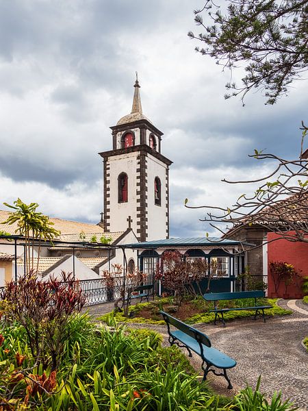Blick auf eine Kirche in Funchal auf der Insel Madeira, Portugal par Rico Ködder