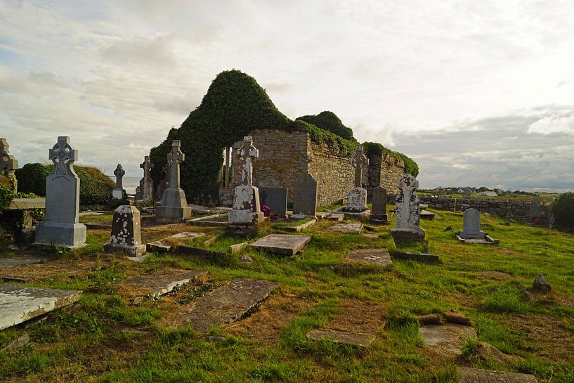The ruins of the medieval church of Kilmacreehy by Babetts Bildergalerie
