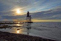 Nordseeküste mit Leuchtturm Obereversand bei Dämmerung