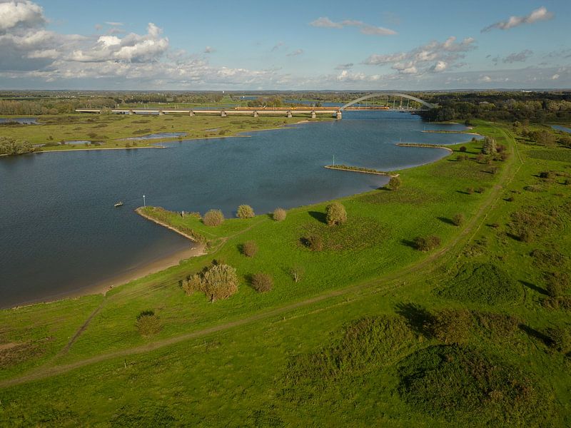 Plaines d'inondation et pont ferroviaire près de Culemborg par Moetwil en van Dijk - Fotografie