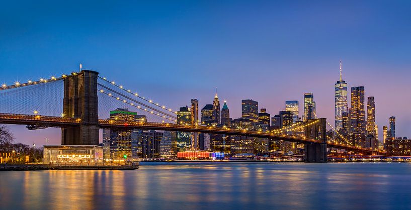Skyline von Manhattan mit Brooklyn Bridge, New York von Adelheid Smitt