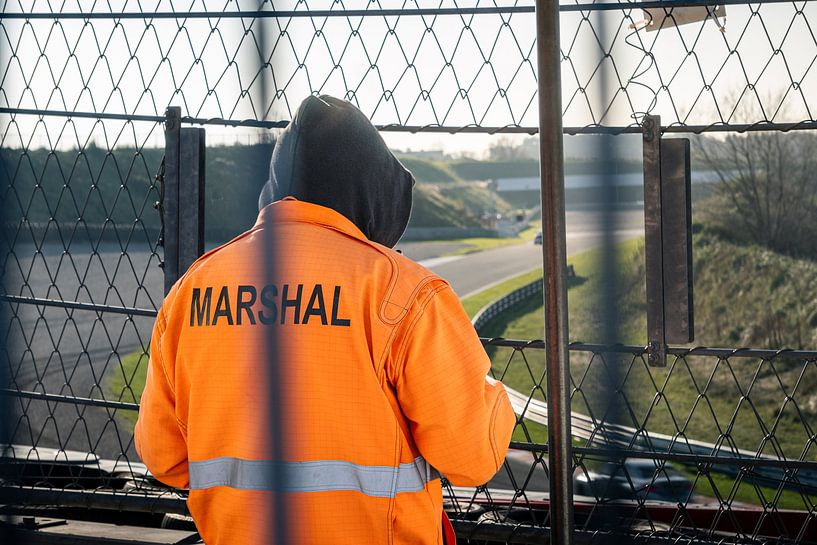 Marshal bij de BMW M240i Racing Cup van Ryan van Pelt