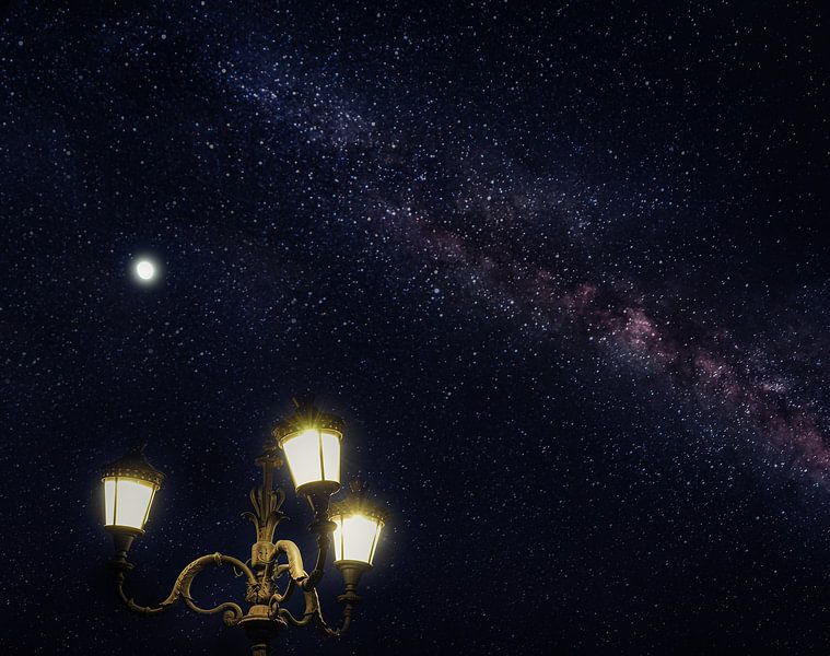 Romantische Straßenlaternen und die Milchstraße von Peter Heeling