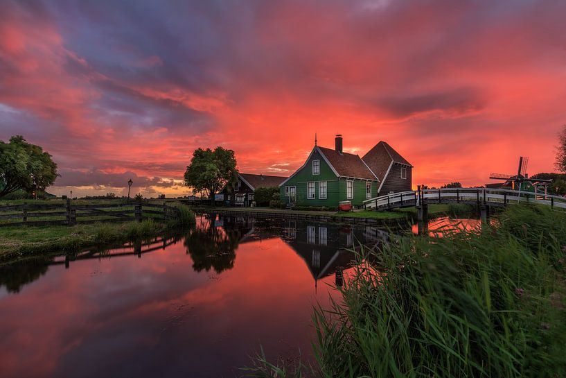 The burning sunrise par Costas Ganasos