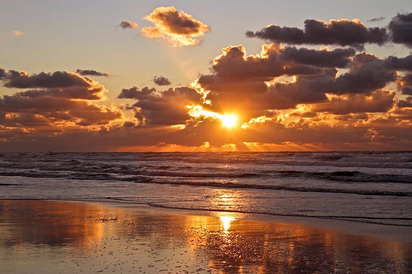 Zonsondergang aan de Noordzee in Nederland von Eye on You