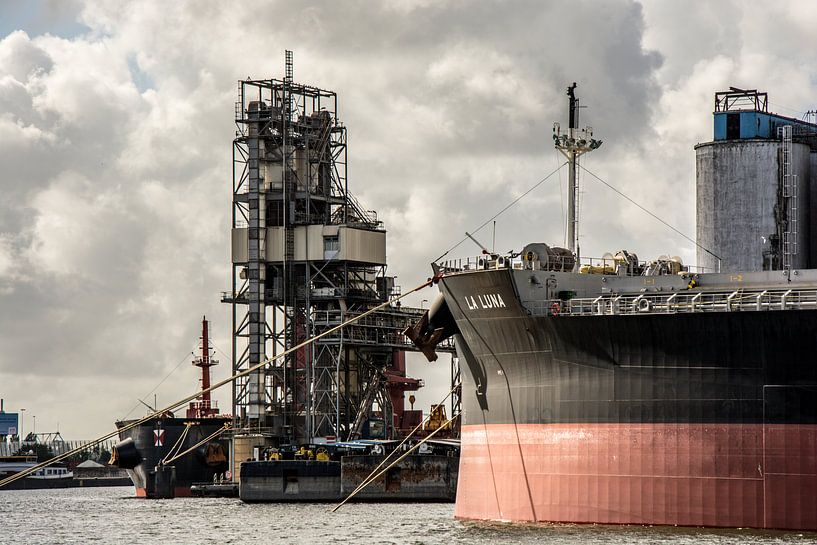 Schiffe im Hafen von Amsterdam. von scheepskijkerhavenfotografie