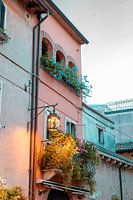 Florale Pracht auf italienischen Balkonen