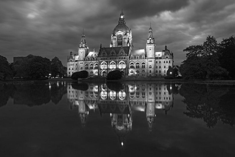 New Town Hall (Hanover) at night by Frank Herrmann