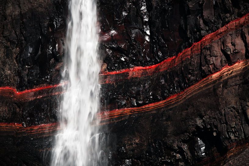 Red lines behind Hengifoss waterfall (Iceland) by Martijn Smeets