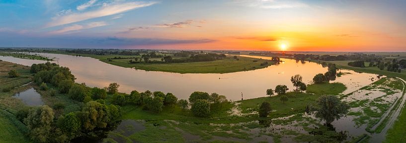 Paysage panoramique de l'IJssel au coucher du soleil par Sjoerd van der Wal Photographie