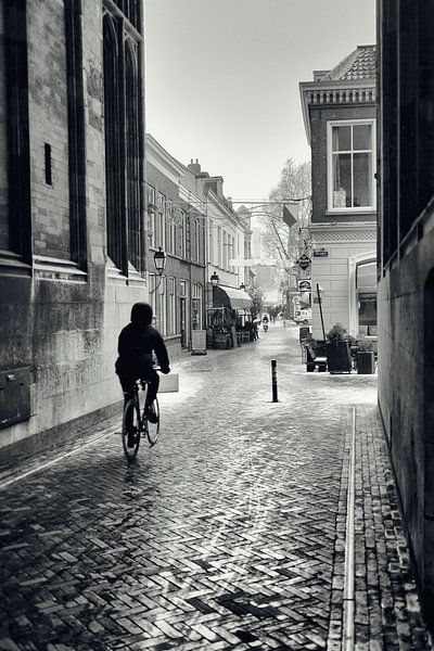 Street photography in Utrecht. Under the Dom in Utrecht towards the Servetstraat in winter.  (Utrech by André Blom Fotografie Utrecht