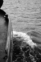 Wasser aus einem Bogen spritzen lassen