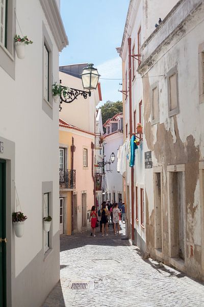 Lisbon : Alley in the Alfama by Torsten Krüger