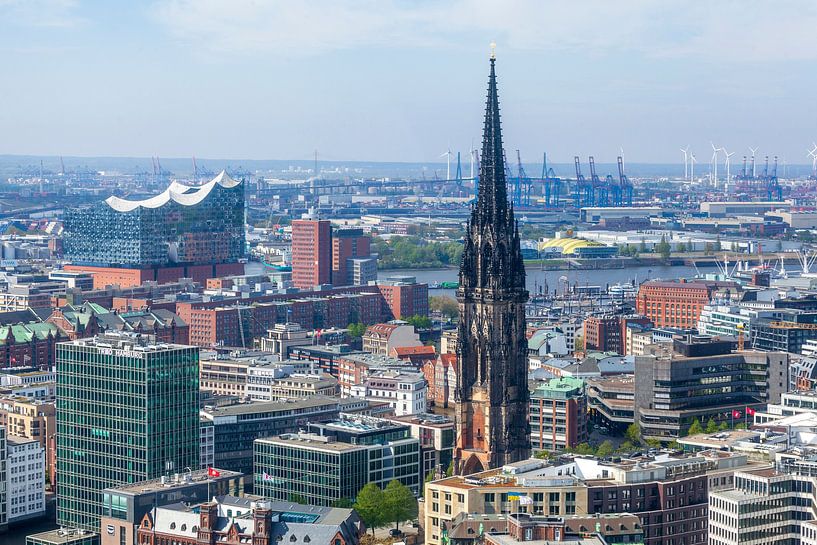 City centre with Elbphilharmonie Concert Hall and Nikolai Church Tower by Torsten Krüger