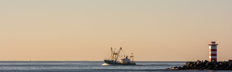 Panorama size fishing vessel on the horizon on the North Sea by scheepskijkerhavenfotografie
