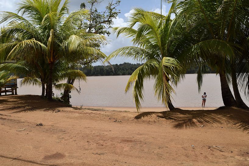 Privé strand Suriname par Chantal de Rooij