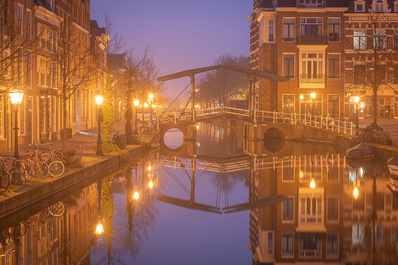 Kerkbrug zwischen Hooglandse Kerkgracht und Hooglandse Kerksteeg von Carla Matthee