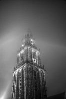 Martinitoren in de mist 2 (zwart-wit)