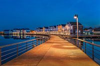 Regenbooghuizen in het blauwe uur