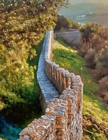 Burgmauer des Castelo de Sesimbra, Portugal bei Sonnenuntergang