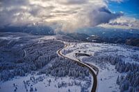 Le soleil sur le paysage hivernal de la Forêt-Noire à l'hôtel Schliffkopf