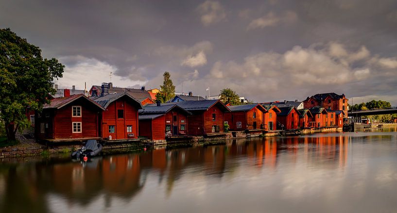 Pakhuizen langs de rivier in Porvoo, Finland van Adelheid Smitt