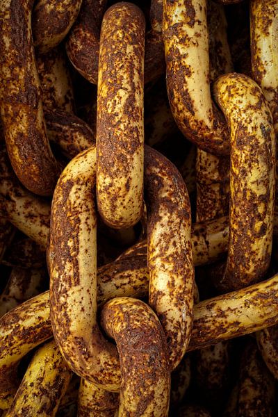 Gros plan d'une chaîne industrielle rouillée par gaps photography