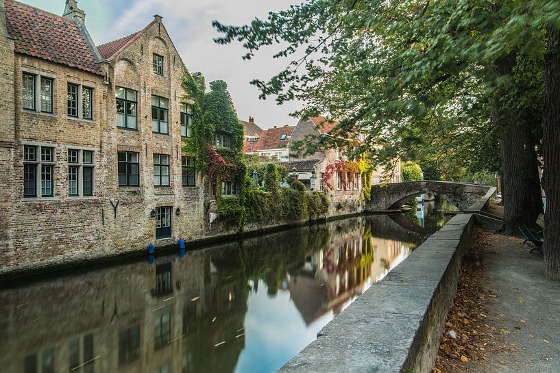 Spiegelung im Fluss, Brügge von Sasja van der Grinten