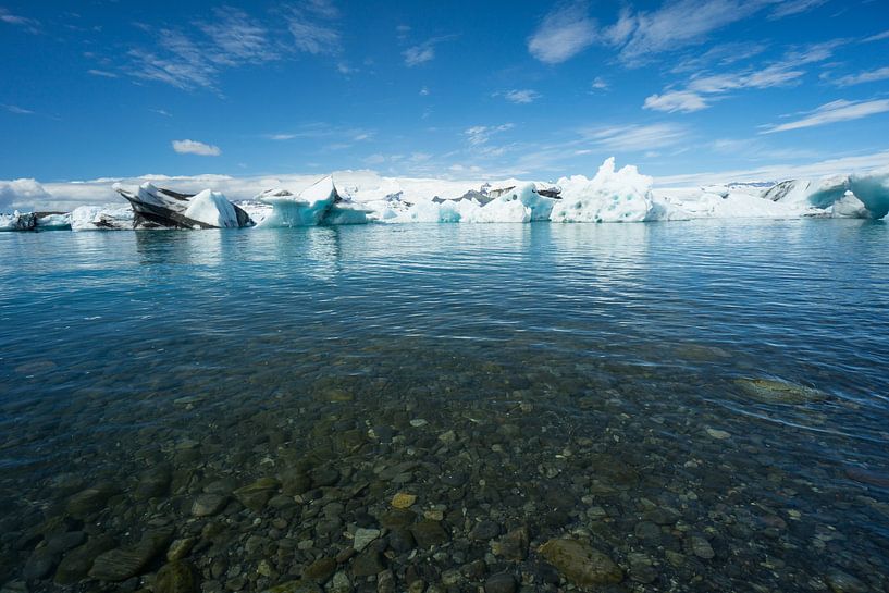 Islande - Lagon glaciaire avec eau claire et glacée et banquise par adventure-photos