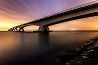 Seebrücke bei Nacht