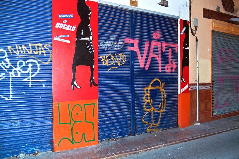 Advertising and graffiti art in Valencia by Silva Wischeropp