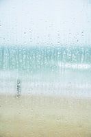 Kleuren van regen,zand,zee en lucht