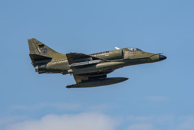 Douglas A-4K Skyhawk van Draken International. van Jaap van den Berg