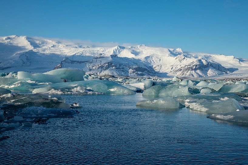 Iceland landscape, Jökulsárlón. Glacier lake and Diamond beach by Gert Hilbink