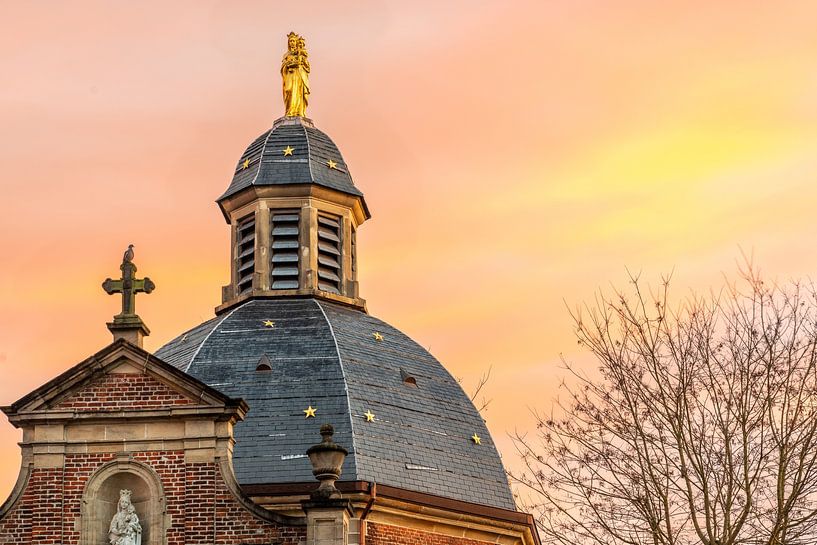 In Geraardsbergen stay a beautiful chapel on the hill by Marcel Derweduwen