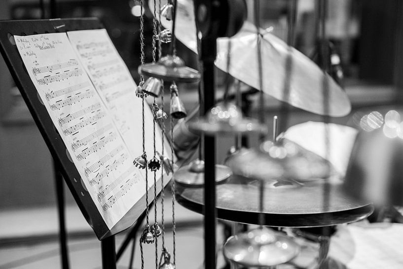 Musique en papier et tambours par Charlotte Van Der Gaag