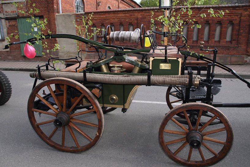 Old fire engine by Matthias Frank