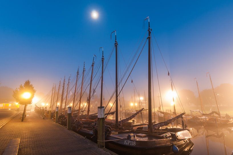 Oude vissersschepen in de oude haven van Elburg von Jenco van Zalk